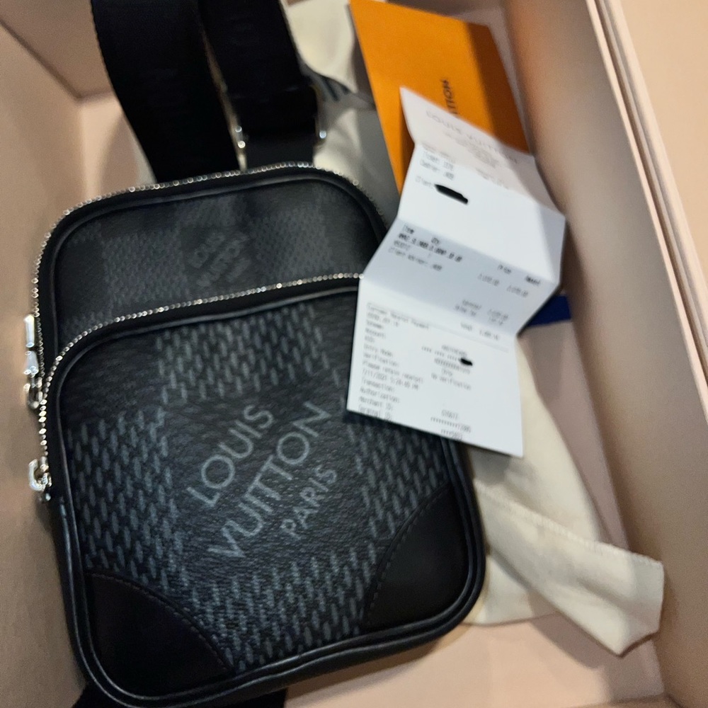 2021 Louis Vuitton Mens Messenger Bag - Picture 3 of 9
